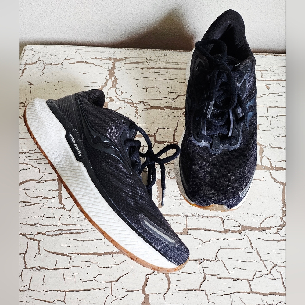 Saucony Triumph 19 Womens Running Walking Shoes Black Athletic Sneakers Size 8